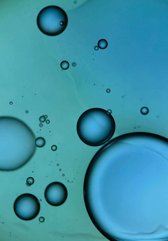 The Benefits of Hyaluronic Acid for Hydrated, Plump Skin