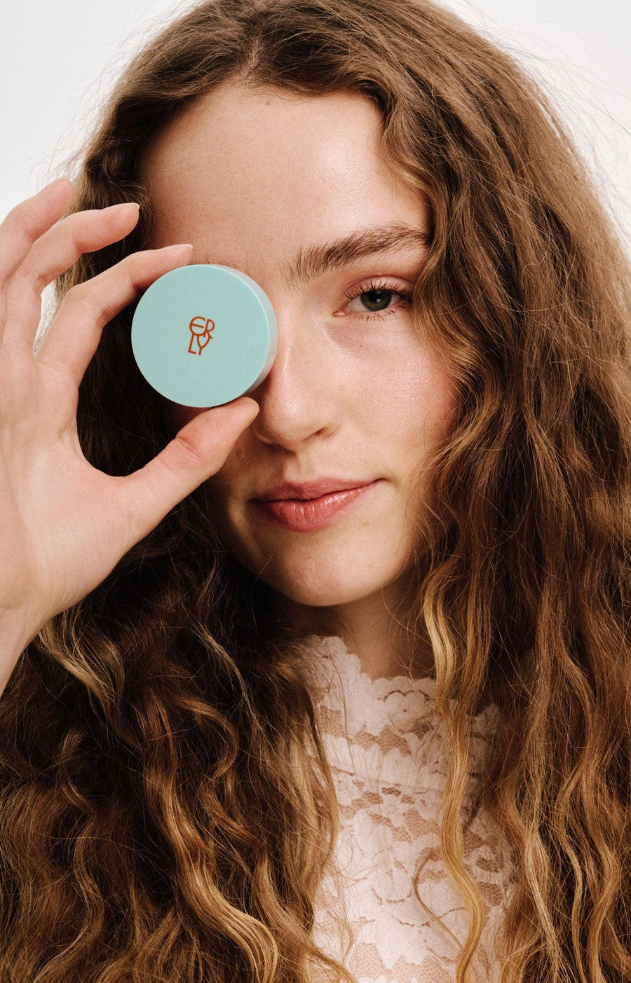 Mini ERLY Start Moisturizer on model