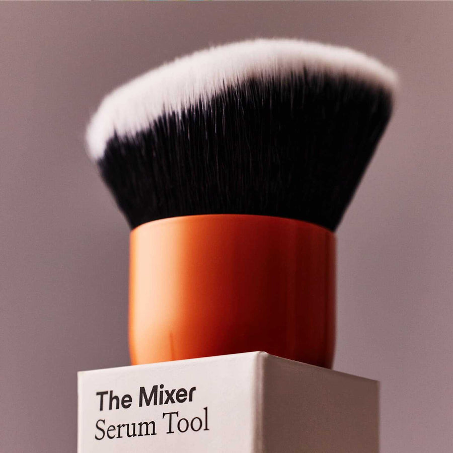 Close up of ERLY's The Mixer Serum Tool