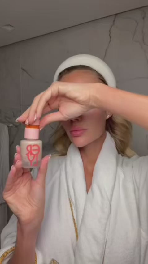 Video of woman applying ERLY Daily Dew Serum 